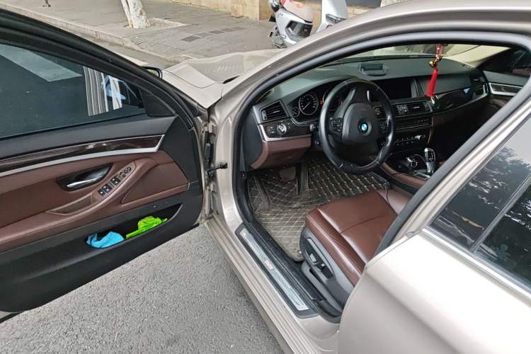 Used BMW 5 Series 2014 525Li Luxury Design Package Driver Seat
