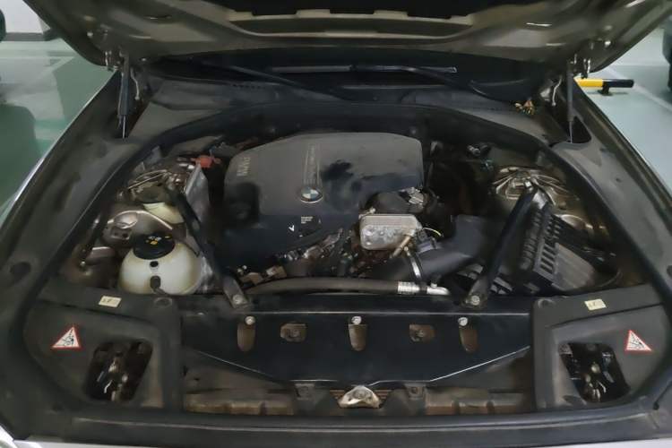 Used BMW 5 Series 2014 525Li Luxury Design Package Engine Bay