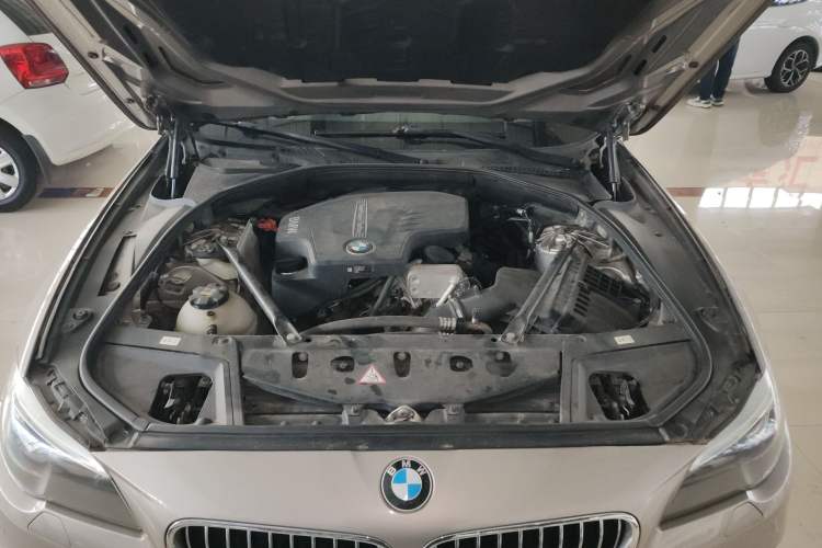 Used BMW 5 Series 2014 525Li Leading Model Engine Bay