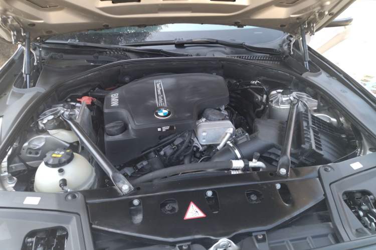 Used BMW 5 Series 2014 525Li Leading Model Engine Bay