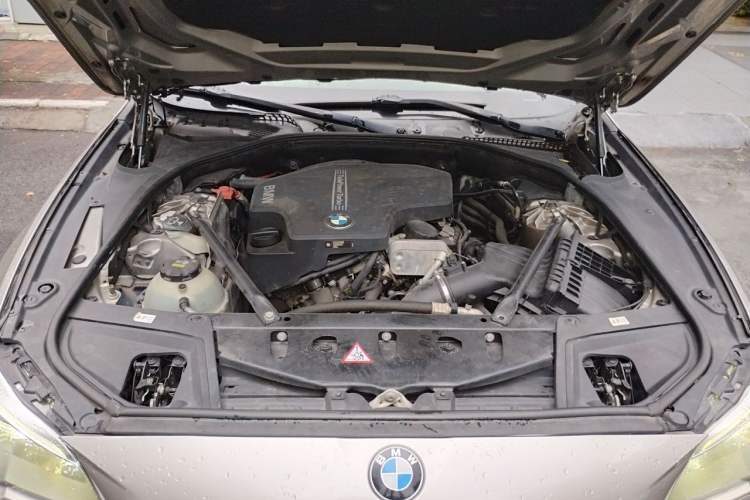 Used BMW 5 Series 2014 525Li Luxury Design Package Engine Bay