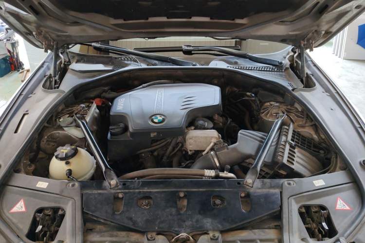 Used BMW 5 Series 2014 525Li Leading Model Engine Bay