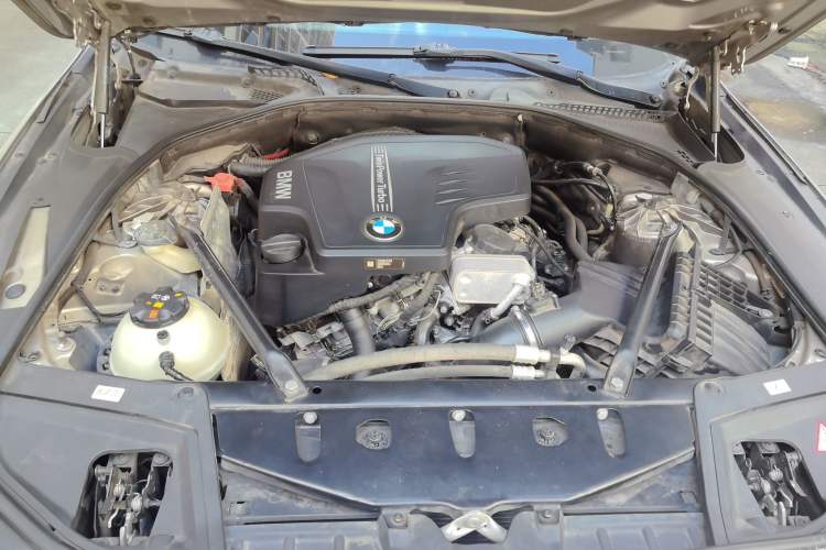 Used BMW 5 Series 2014 528Li xDrive Fashion Design Package Engine Bay