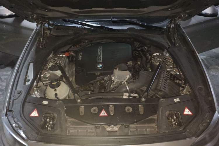 Used BMW 5 Series 2014 520Li Elegant Model Engine Bay