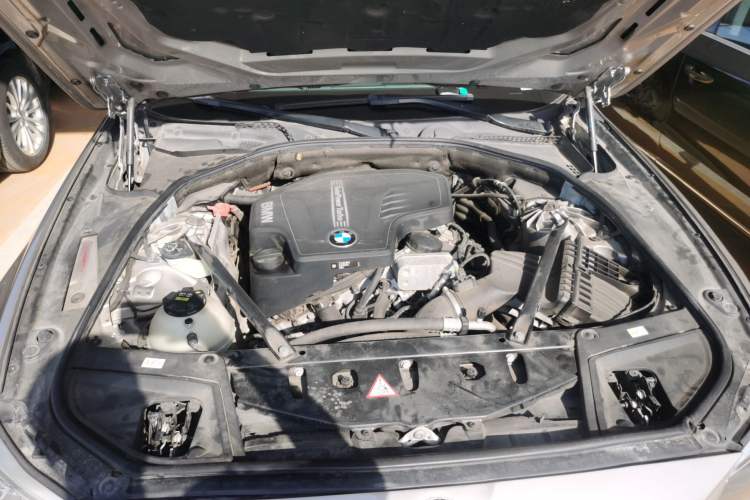 Used BMW 5 Series 2014 525Li Luxury Design Package Engine Bay