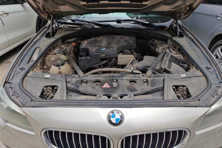 Used BMW 5 Series 2014 525Li Leading Model Engine Bay