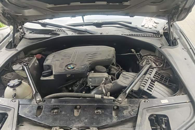 Used BMW 5 Series 2014 528Li Leading Model Engine Bay