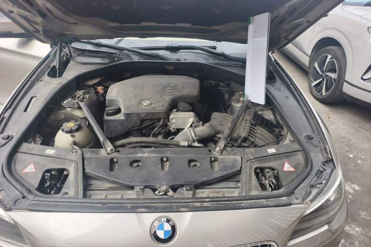 Used BMW 5 Series 2014 520Li Elegant Model Engine Bay