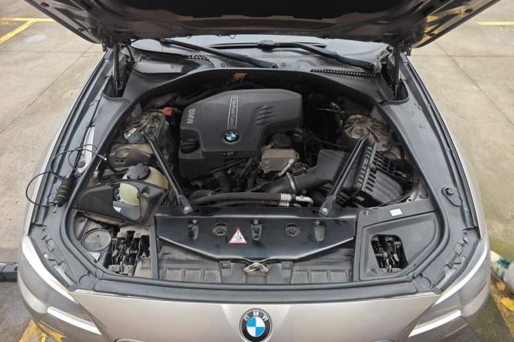 Used BMW 5 Series 2014 528Li Leading Model Engine Bay