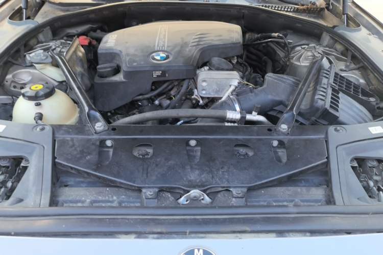 Used BMW 5 Series 2014 525Li Fashion Design Package Engine Bay