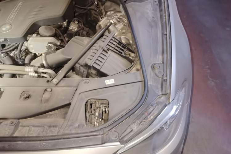 Used BMW 5 Series 2014 525Li Luxury Design Package Engine Bay Left