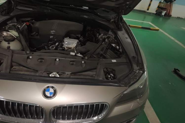 Used BMW 5 Series 2014 525Li Luxury Design Package Engine Bay Left