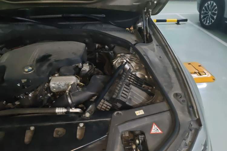 Used BMW 5 Series 2014 525Li Luxury Design Package Engine Bay Left