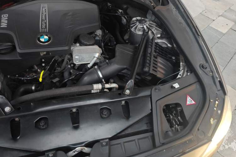 Used BMW 5 Series 2014 525Li Leading Model Engine Bay Left