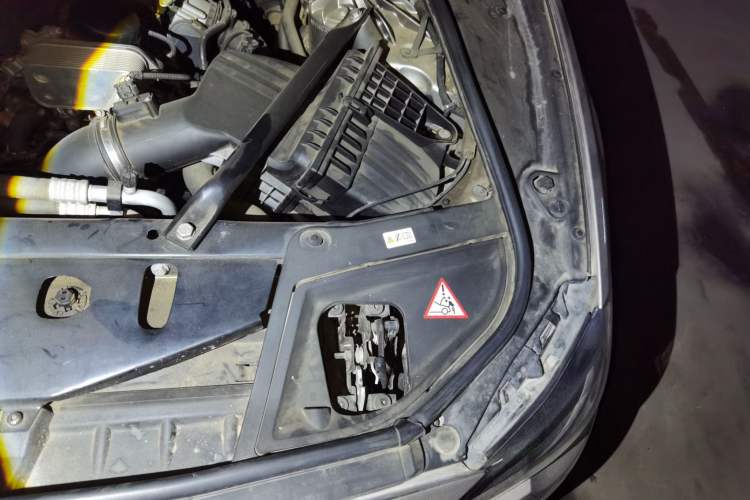 Used BMW 5 Series 2014 525Li Leading Model Engine Bay Left
