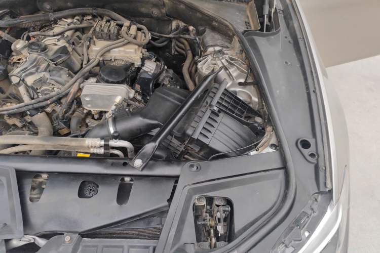 Used BMW 5 Series 2014 525Li Luxury Design Package Engine Bay Left