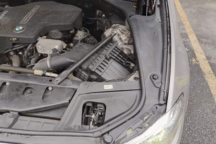 Used BMW 5 Series 2014 525Li Luxury Design Package Engine Bay Left