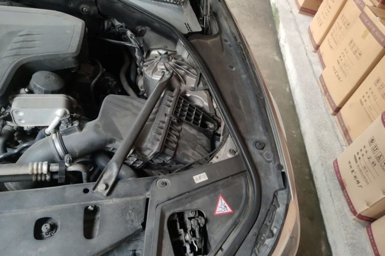 Used BMW 5 Series 2014 520Li Elegant Model Engine Bay Left