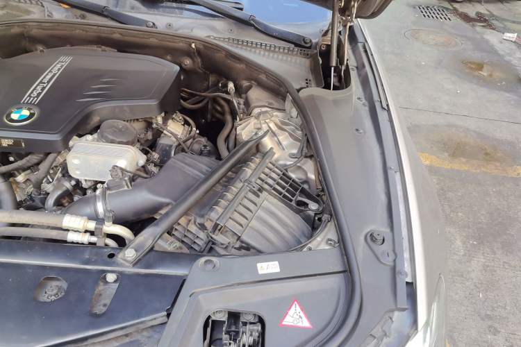 Used BMW 5 Series 2014 528Li xDrive Fashion Design Package Engine Bay Left