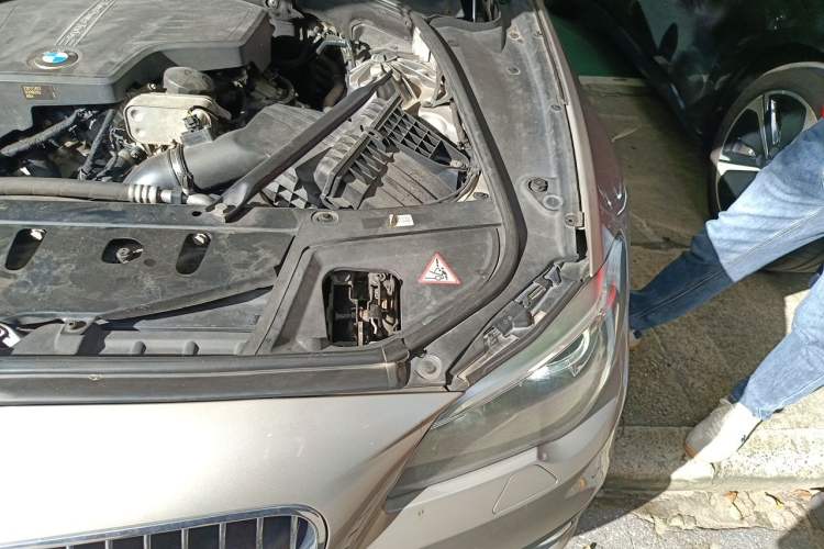 Used BMW 5 Series 2014 520Li Elegant Model Engine Bay Left