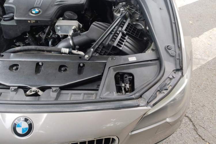 Used BMW 5 Series 2014 520Li Elegant Model Engine Bay Left
