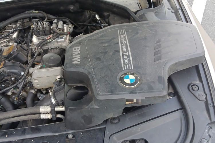Used BMW 5 Series 2014 528Li Luxury Design Package Engine Bay Left