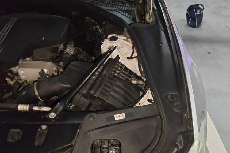 Used BMW 5 Series 2014 525Li Luxury Design Package Engine Bay Left