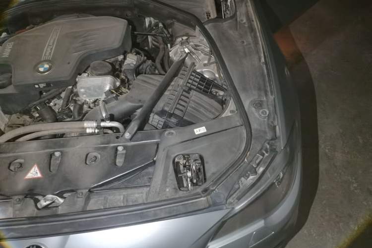 Used BMW 5 Series 2014 525Li Luxury Design Package Engine Bay Left