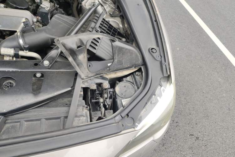 Used BMW 5 Series 2014 520Li Elegant Model Engine Bay Left