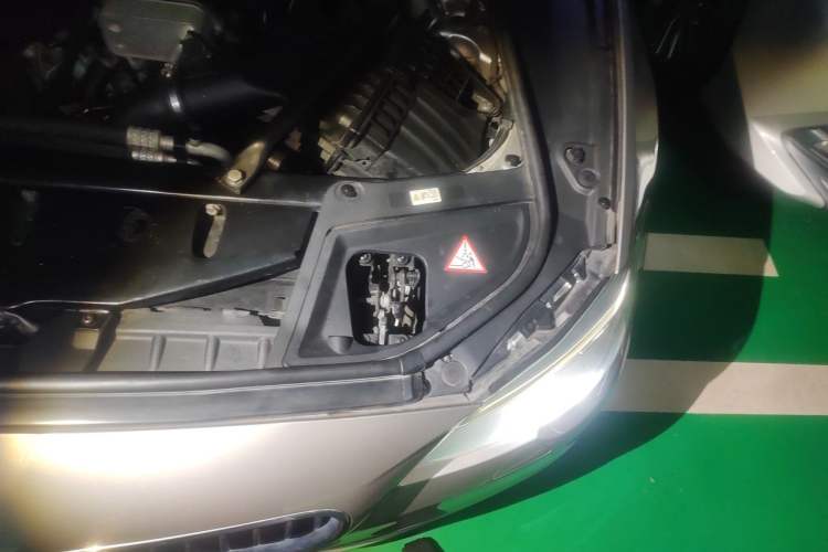 Used BMW 5 Series 2014 525Li Luxury Design Package Engine Bay Left