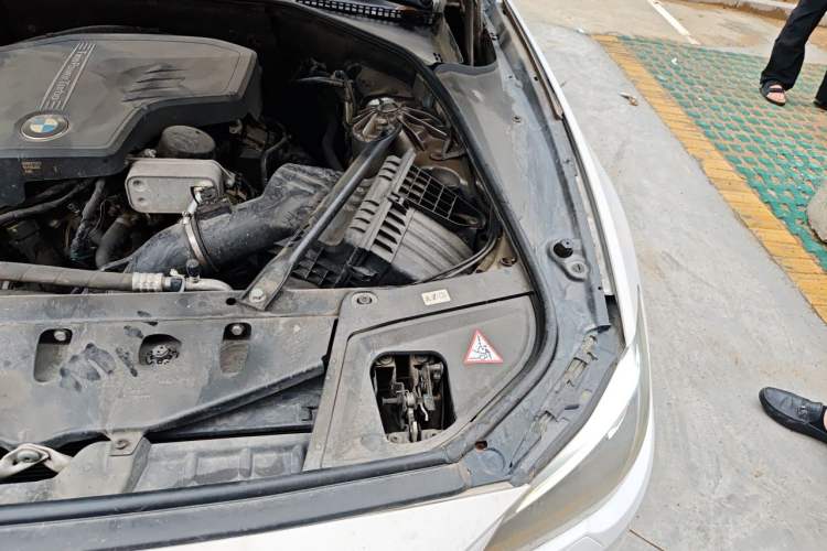 Used BMW 5 Series 2014 525Li Luxury Design Package Engine Bay Left