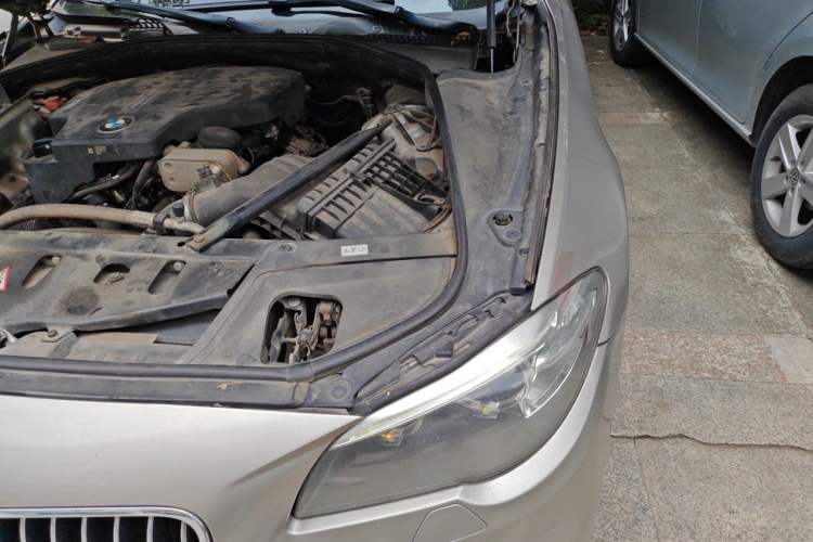 Used BMW 5 Series 2014 525Li Leading Model Engine Bay Left