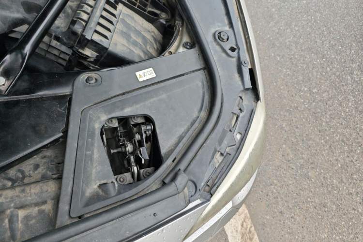 Used BMW 5 Series 2014 525Li Leading Model Engine Bay Left