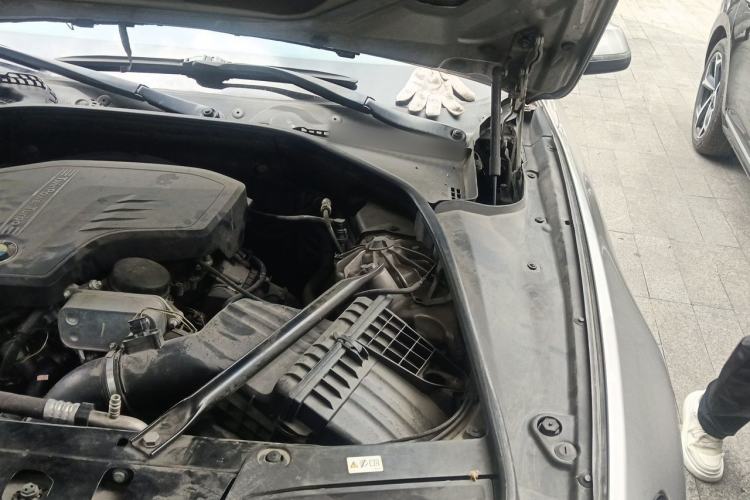 Used BMW 5 Series 2014 528Li Leading Model Engine Bay Left