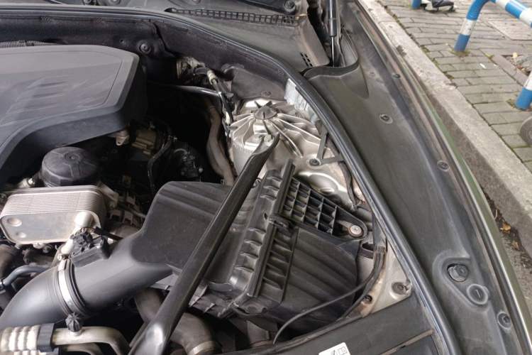 Used BMW 5 Series 2014 520Li Elegant Model Engine Bay Left