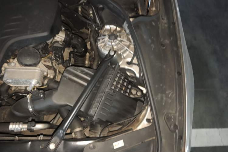 Used BMW 5 Series 2014 525Li Luxury Design Package Engine Bay Left