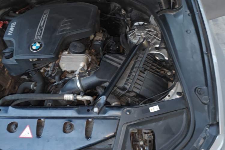Used BMW 5 Series 2014 525Li Luxury Design Package Engine Bay Left
