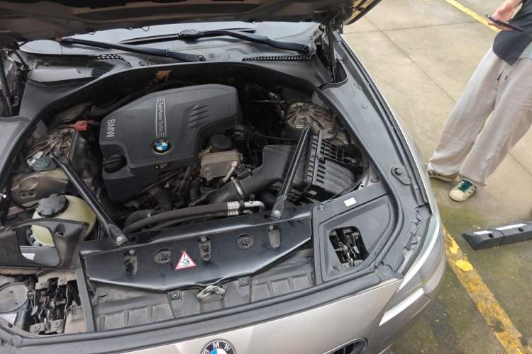 Used BMW 5 Series 2014 528Li Leading Model Engine Bay Left