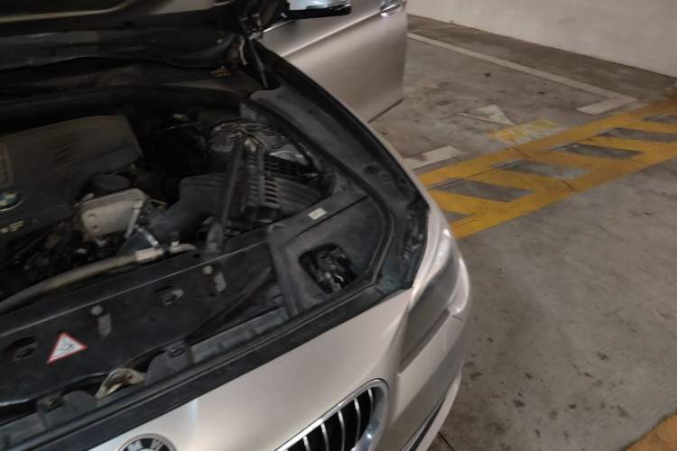 Used BMW 5 Series 2014 525Li Luxury Design Package Engine Bay Left