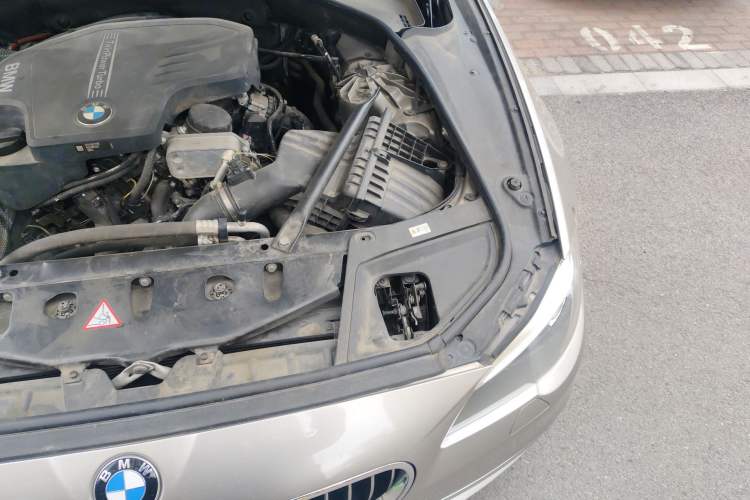Used BMW 5 Series 2014 525Li Leading Model Engine Bay Left