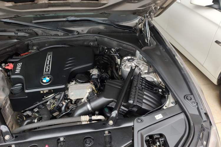 Used BMW 5 Series 2014 520Li Elegant Model Engine Bay Left