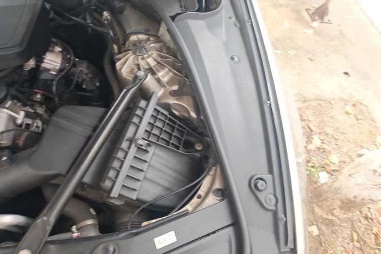 Used BMW 5 Series 2014 525Li Leading Model Engine Bay Left