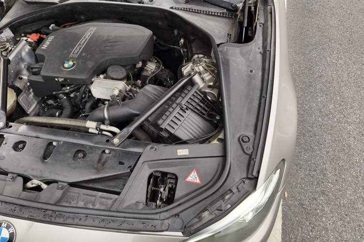 Used BMW 5 Series 2014 525Li Leading Model Engine Bay Left