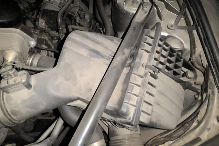 Used BMW 5 Series 2014 525Li Leading Model Engine Bay Left