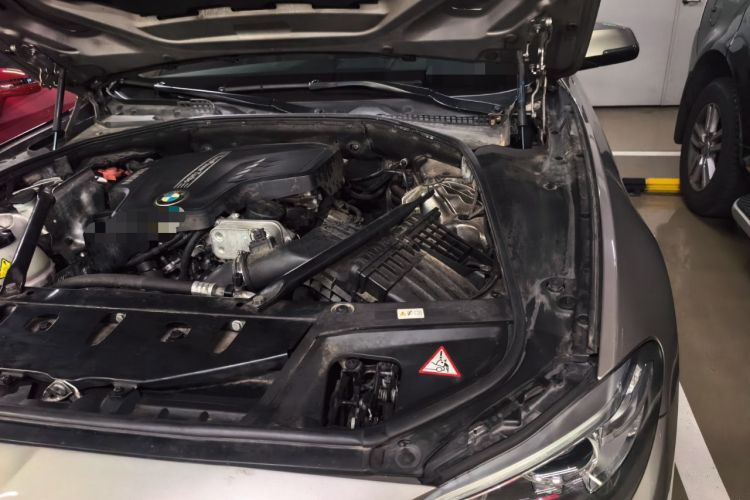 Used BMW 5 Series 2014 525Li Luxury Design Package Engine Bay Left