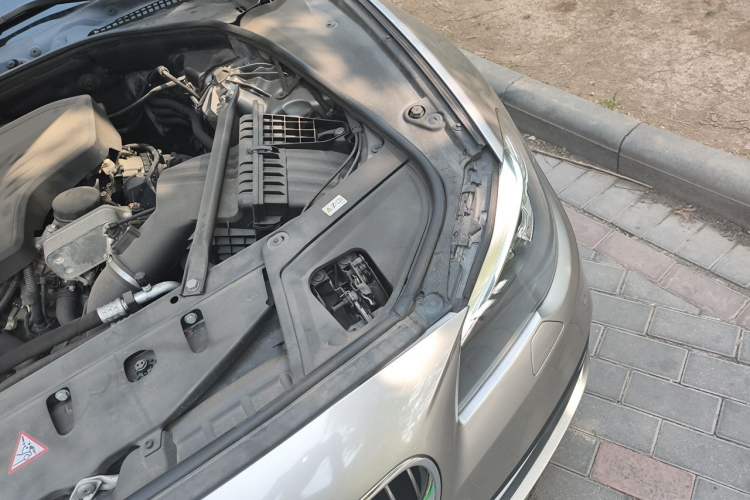 Used BMW 5 Series 2014 525Li Leading Model Engine Bay Left