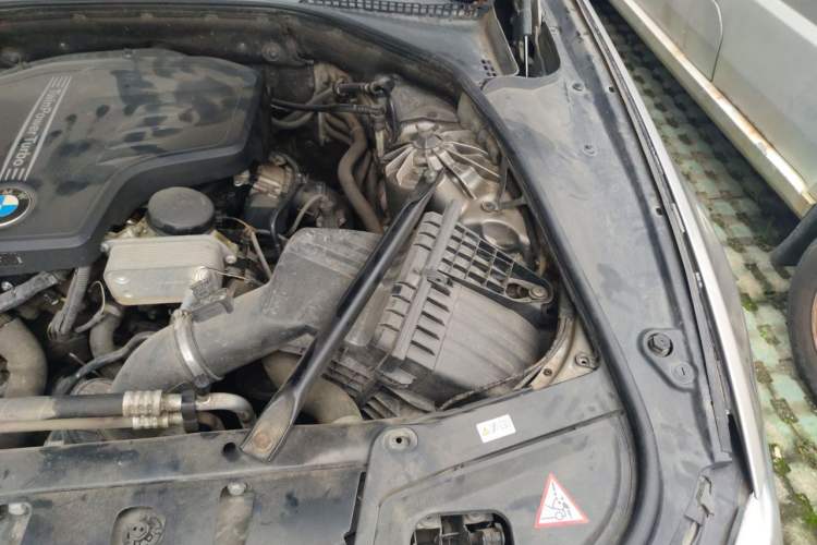 Used BMW 5 Series 2014 525Li Leading Model Engine Bay Left