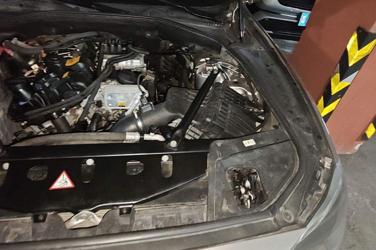 Used BMW 5 Series 2014 525Li Leading Model Engine Bay Left