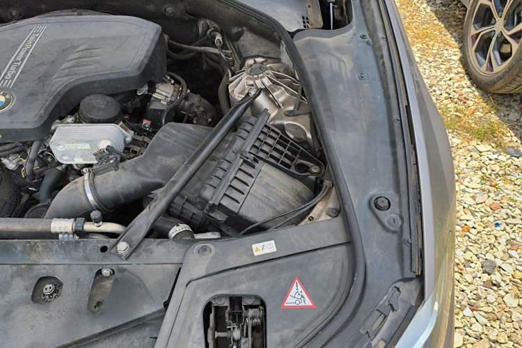Used BMW 5 Series 2014 525Li Leading Model Engine Bay Left