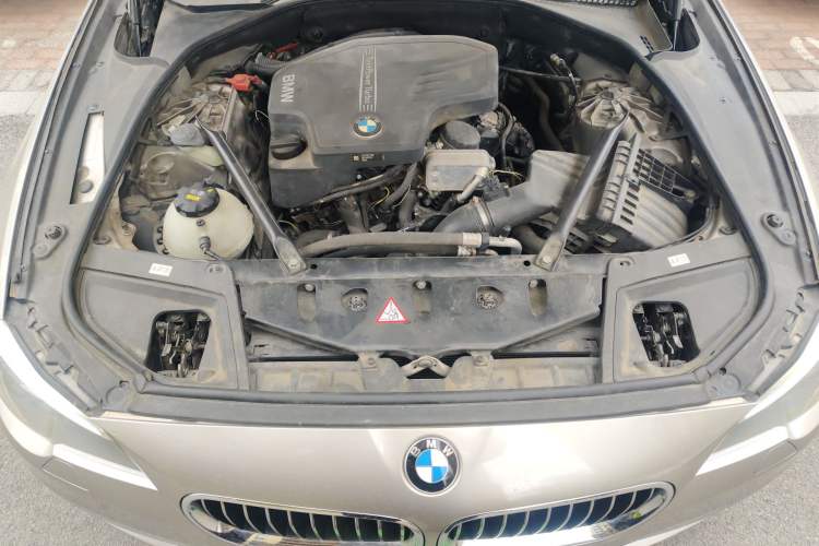 Used BMW 5 Series 2014 525Li Leading Model Engine Bay